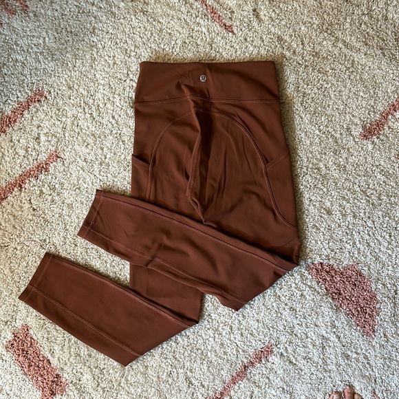 Lululemon High-rise Pocket legging. Size 4. - Picture 3 of 5